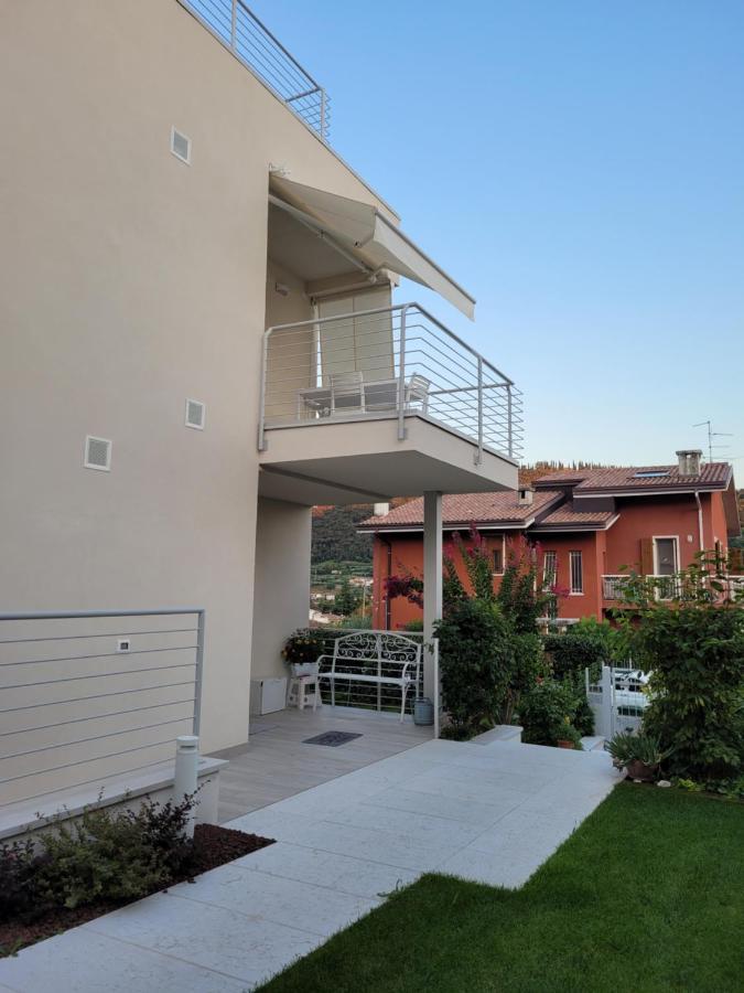 Garda View - Nuovo Appartamento Con Solarium Vista Lago Exterior foto